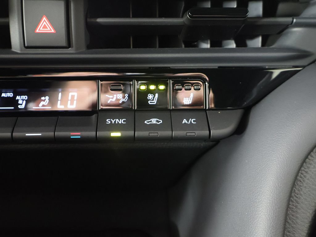 Used 2025 Toyota Crown AWD/4WD image 45
