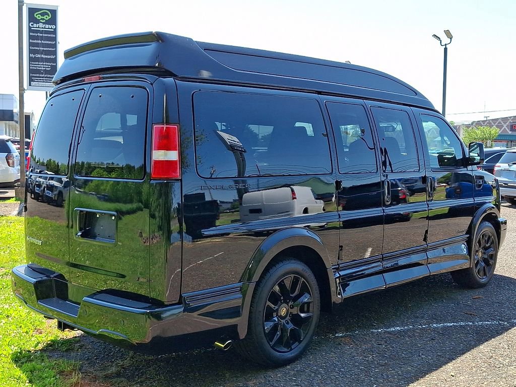 Used 2023 Chevrolet Express 2500 RWD image 4
