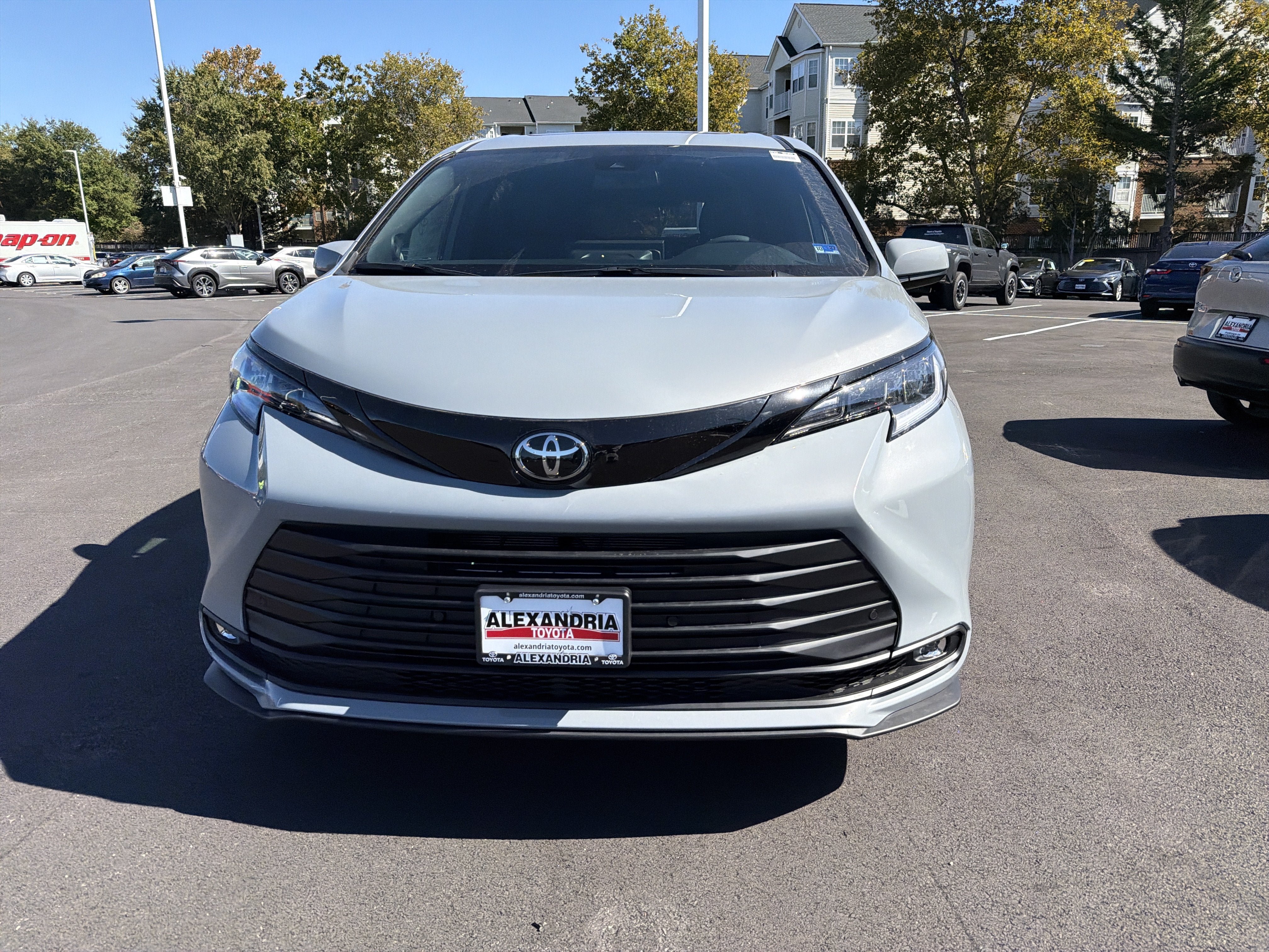 New 2026 Toyota Sienna AWD image 2