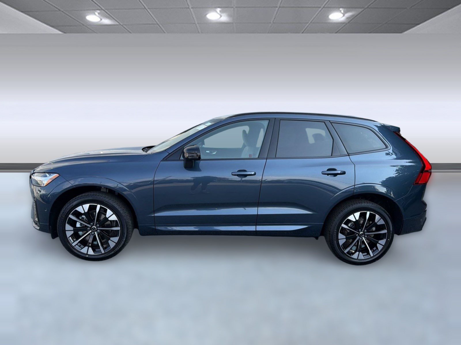 New 2026 Volvo XC60 B5 Plus w/ Protection Package Premier AWD/4WD image 2