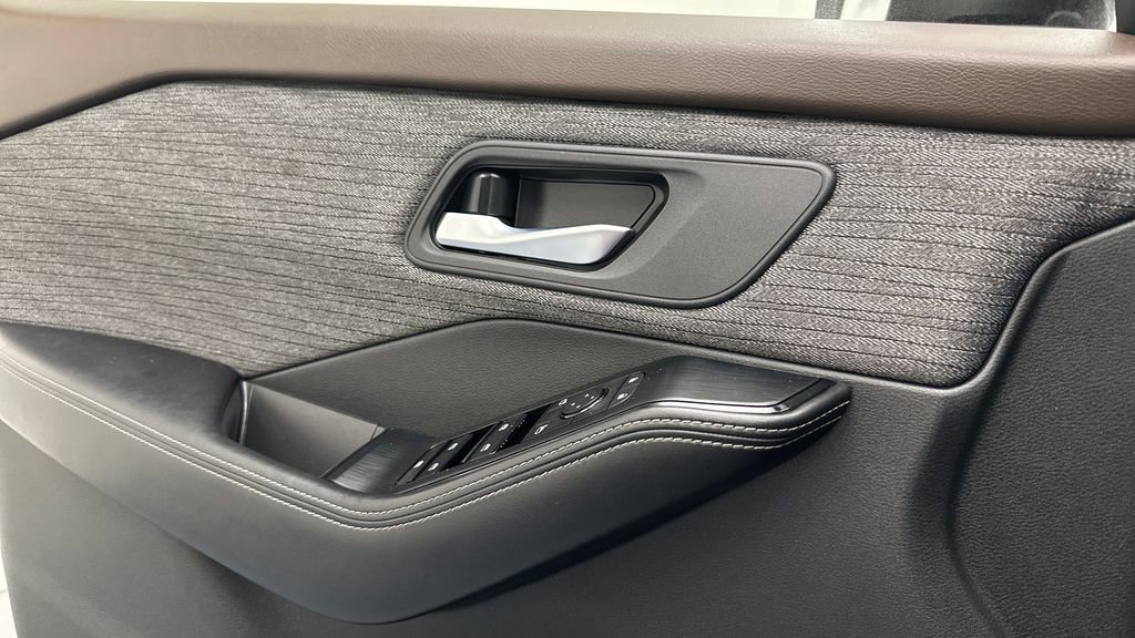 Certified 2021 Nissan Rogue SV image 15