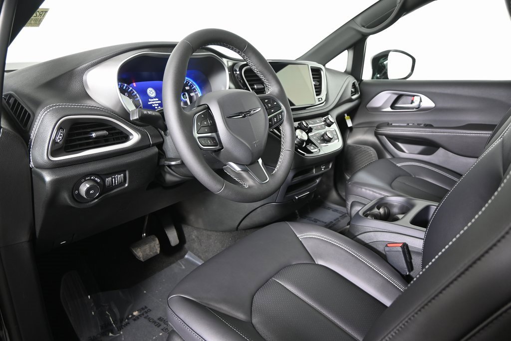 New 2026 Chrysler Pacifica Select image 24