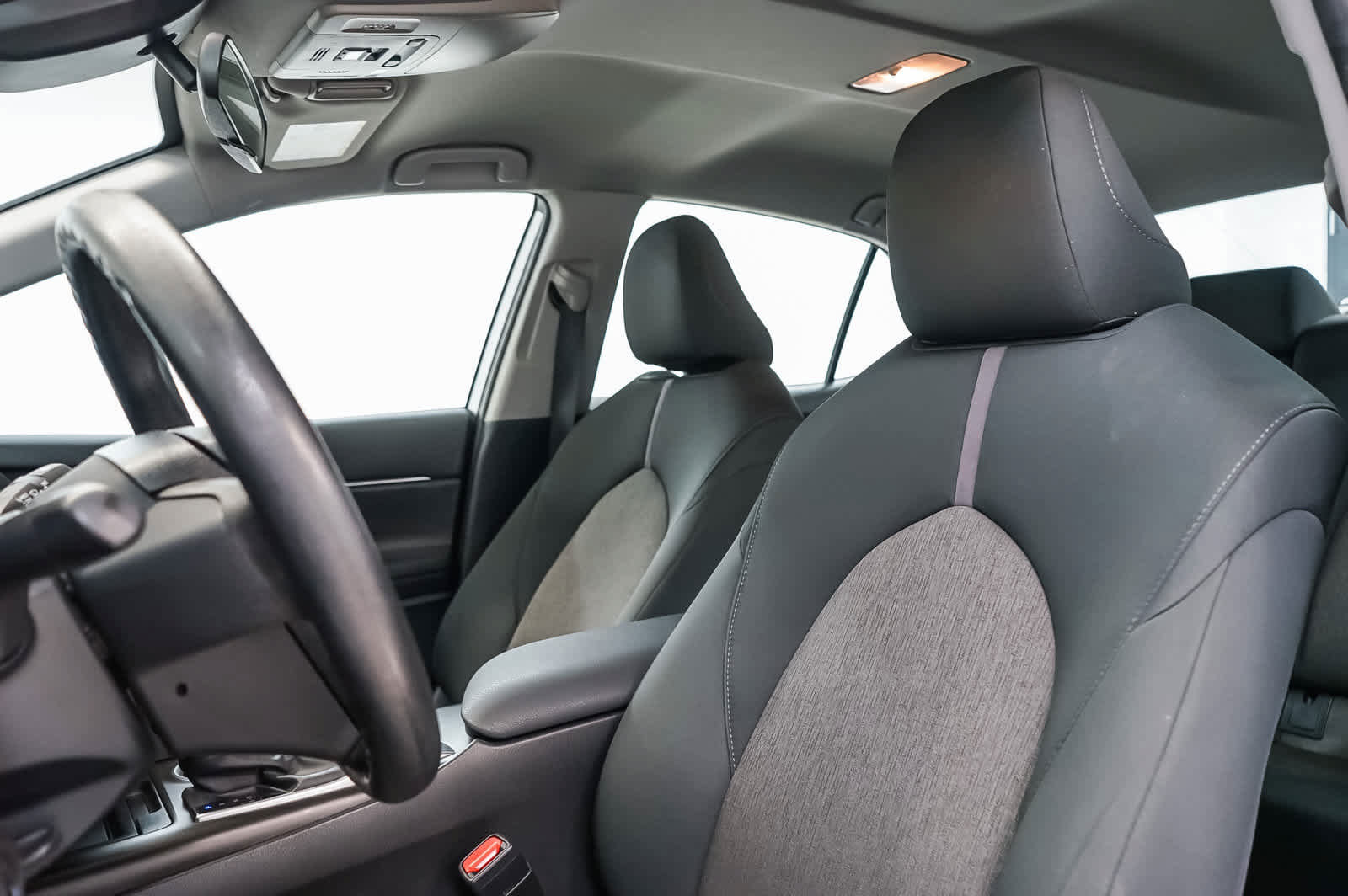 Used 2024 Toyota Camry LE FWD image 5