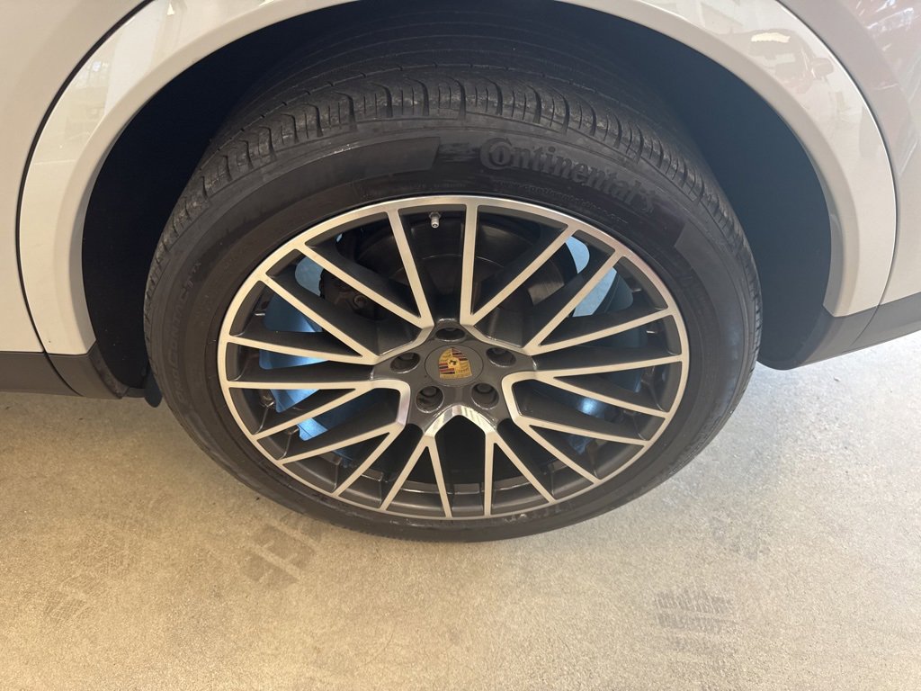 Used 2022 Porsche Cayenne Coupe image 10