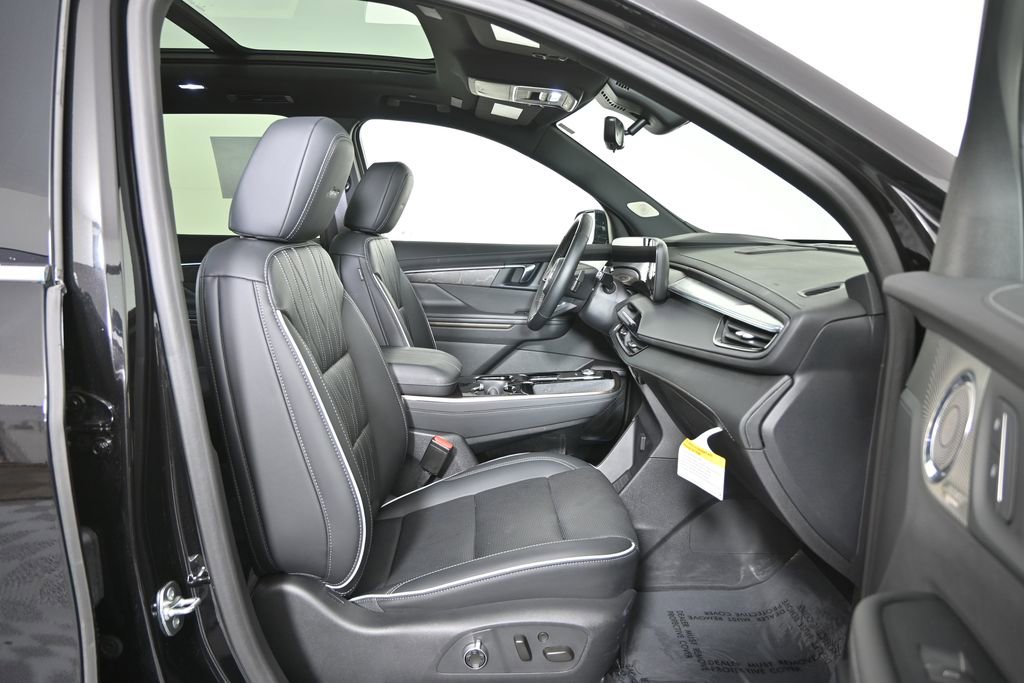 Used 2025 Buick Enclave Avenir image 13