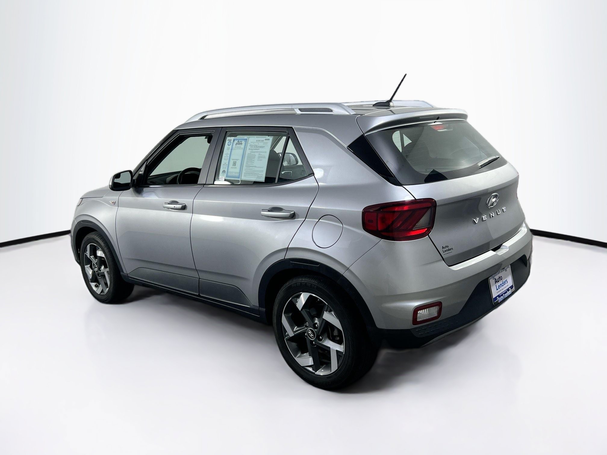Used 2024 Hyundai Venue SEL FWD image 7