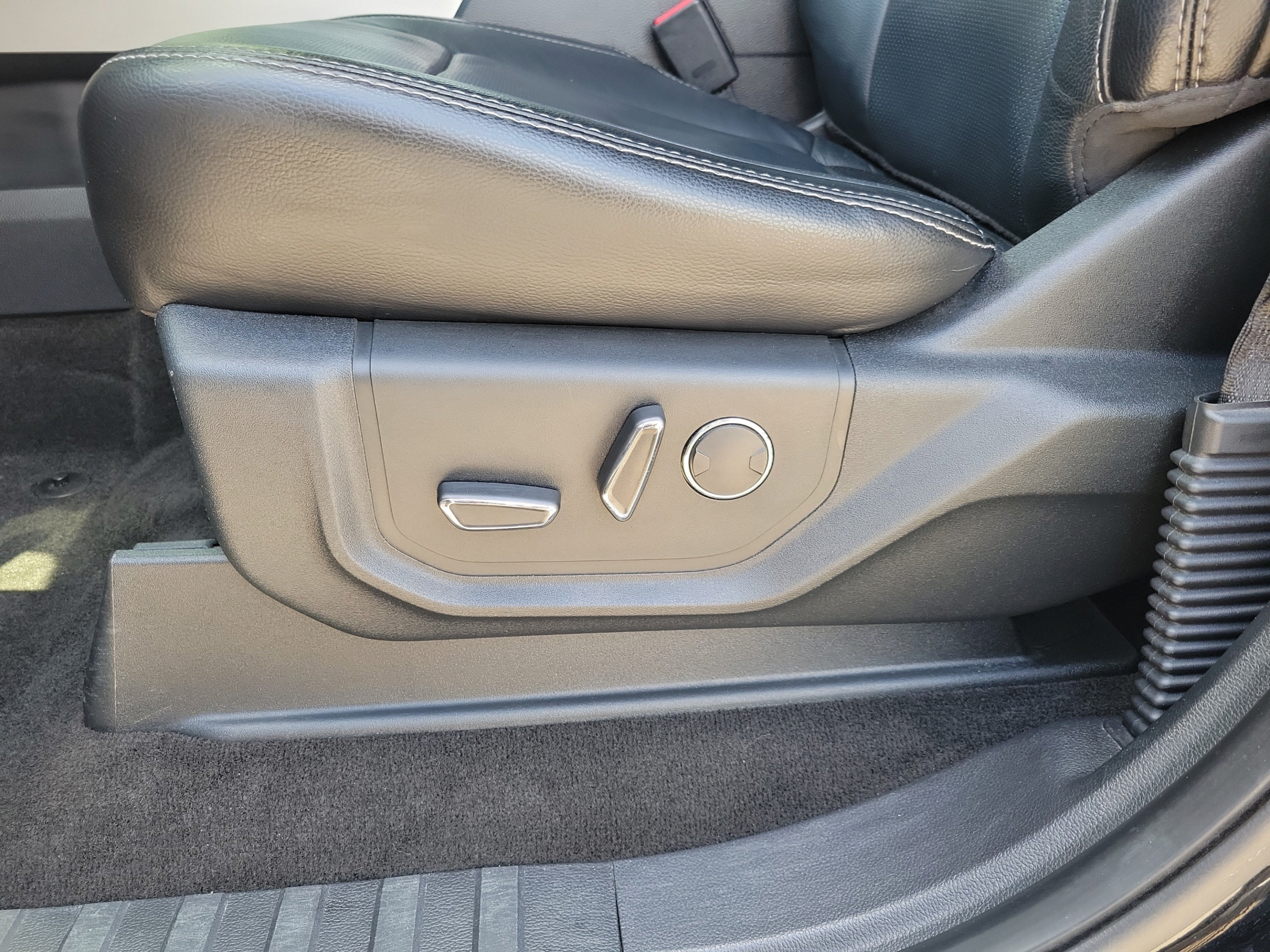Used 2017 Ford F250 Lariat w/ Lariat Ultimate Package AWD/4WD image 18