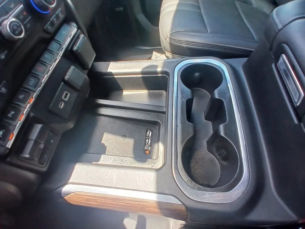 Used 2020 Chevrolet Silverado 1500 High Country w/ Technology Package AWD/4WD image 35
