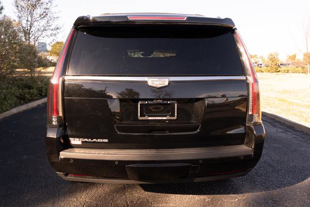Used 2020 Cadillac Escalade Platinum image 4