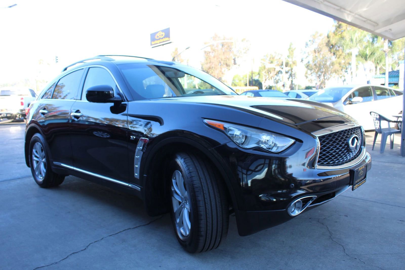 Used 2017 INFINITI QX70 3.7 w/ Premium Package image 7