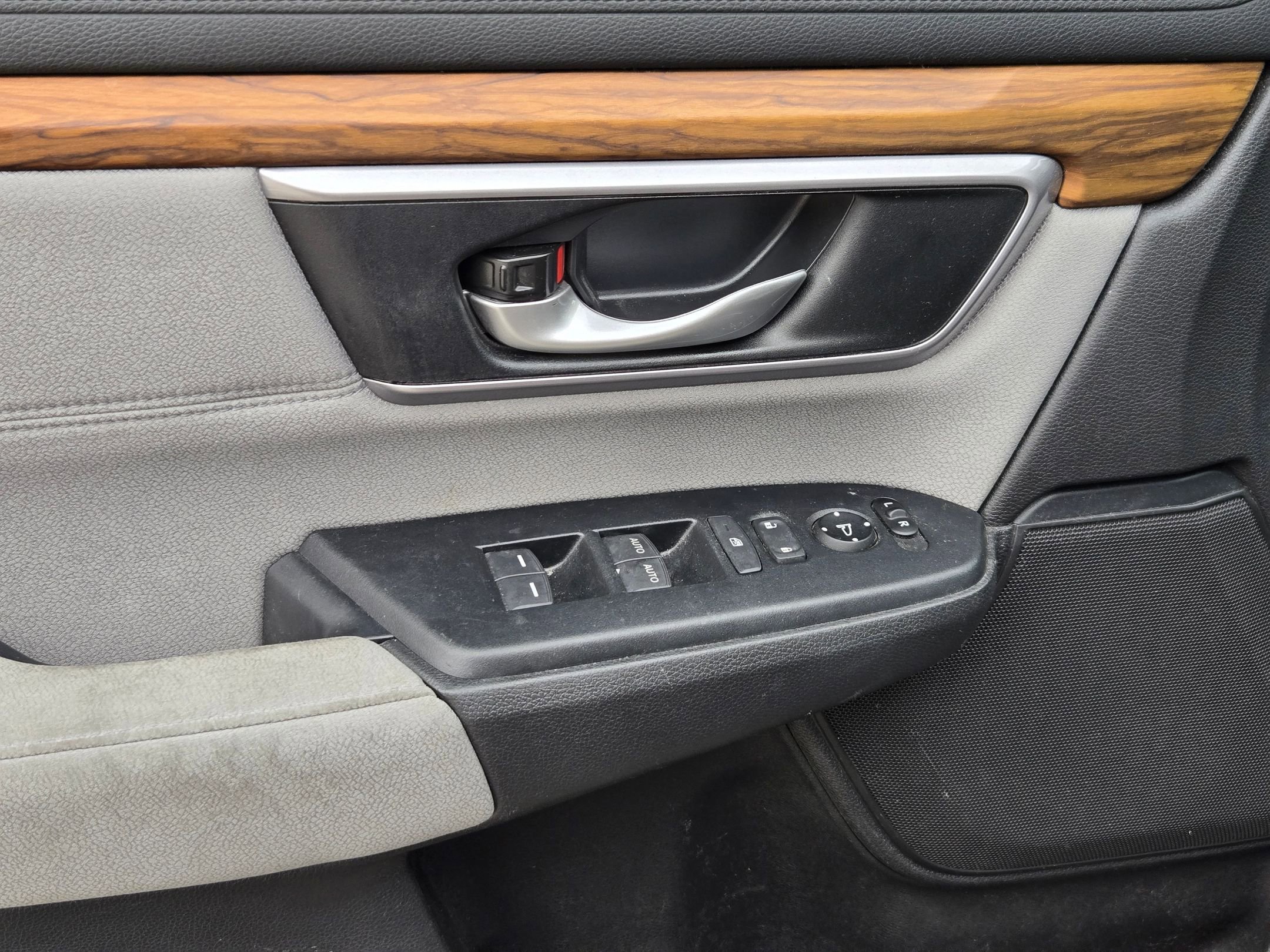 Used 2017 Honda CR-V EX image 11