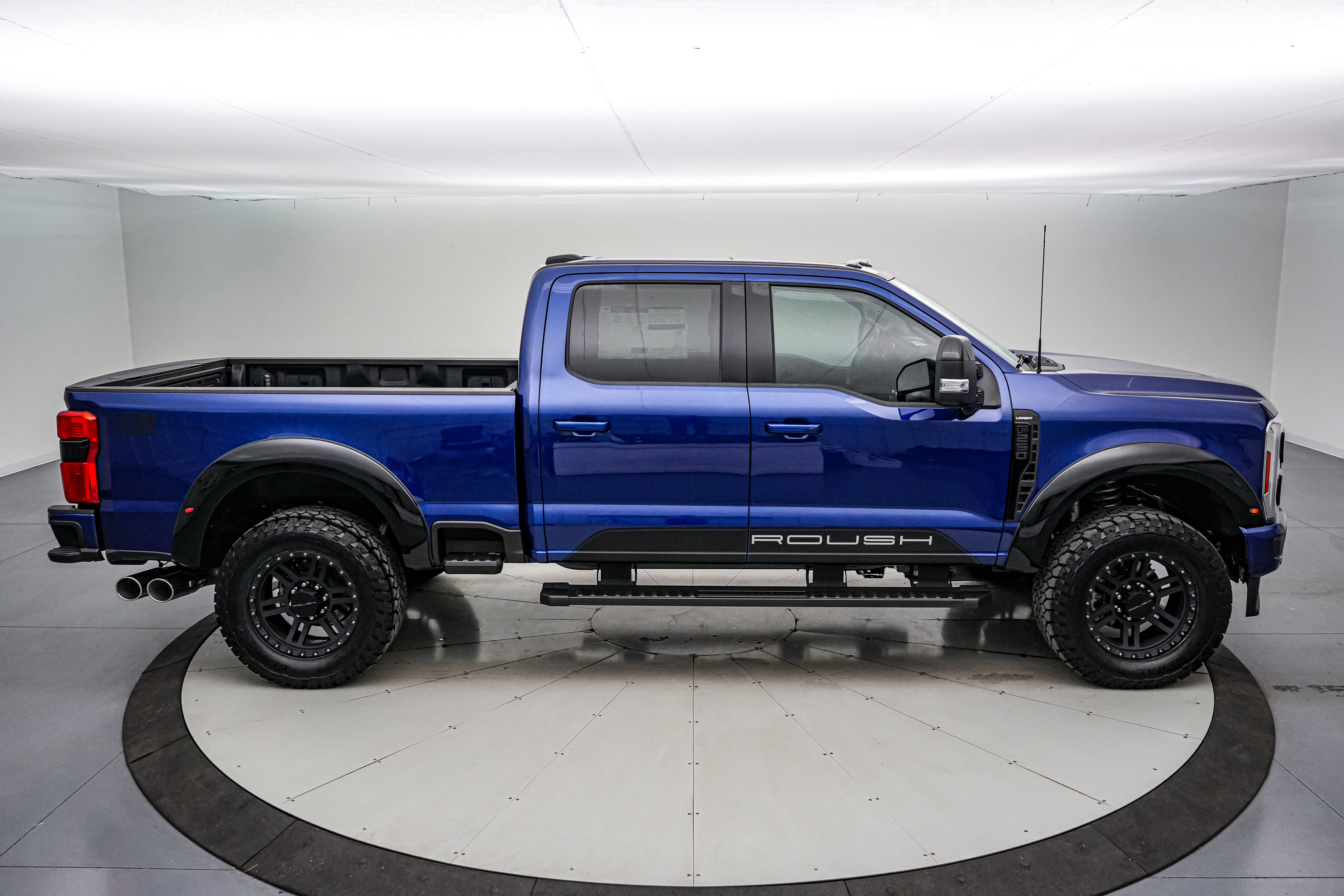 New 2026 Ford F250 Lariat w/ Black Appearance Package AWD/4WD image 5