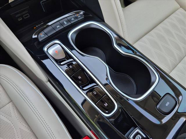 Used 2022 Buick Envision Avenir w/ Technology Package II FWD image 16
