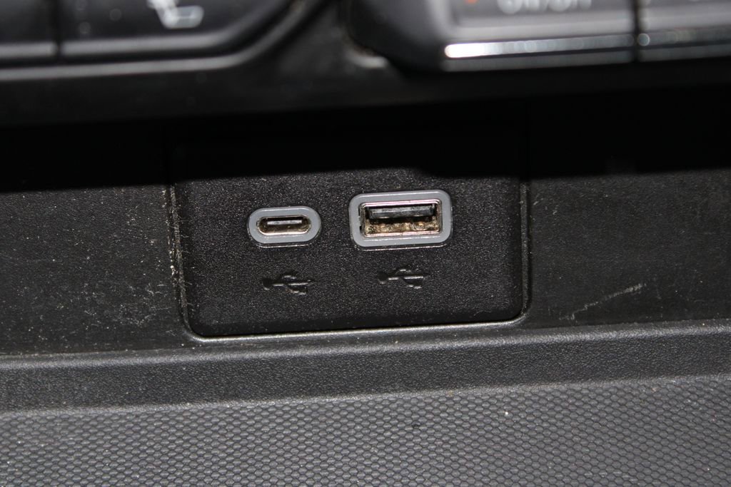 Used 2022 Chevrolet Tahoe LT w/ Luxury Package RWD image 43