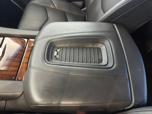 Used 2020 Cadillac Escalade Premium Luxury AWD/4WD image 24
