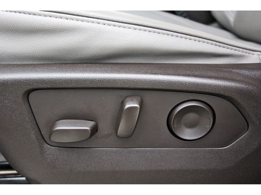 Used 2023 GMC Yukon XL SLT image 27