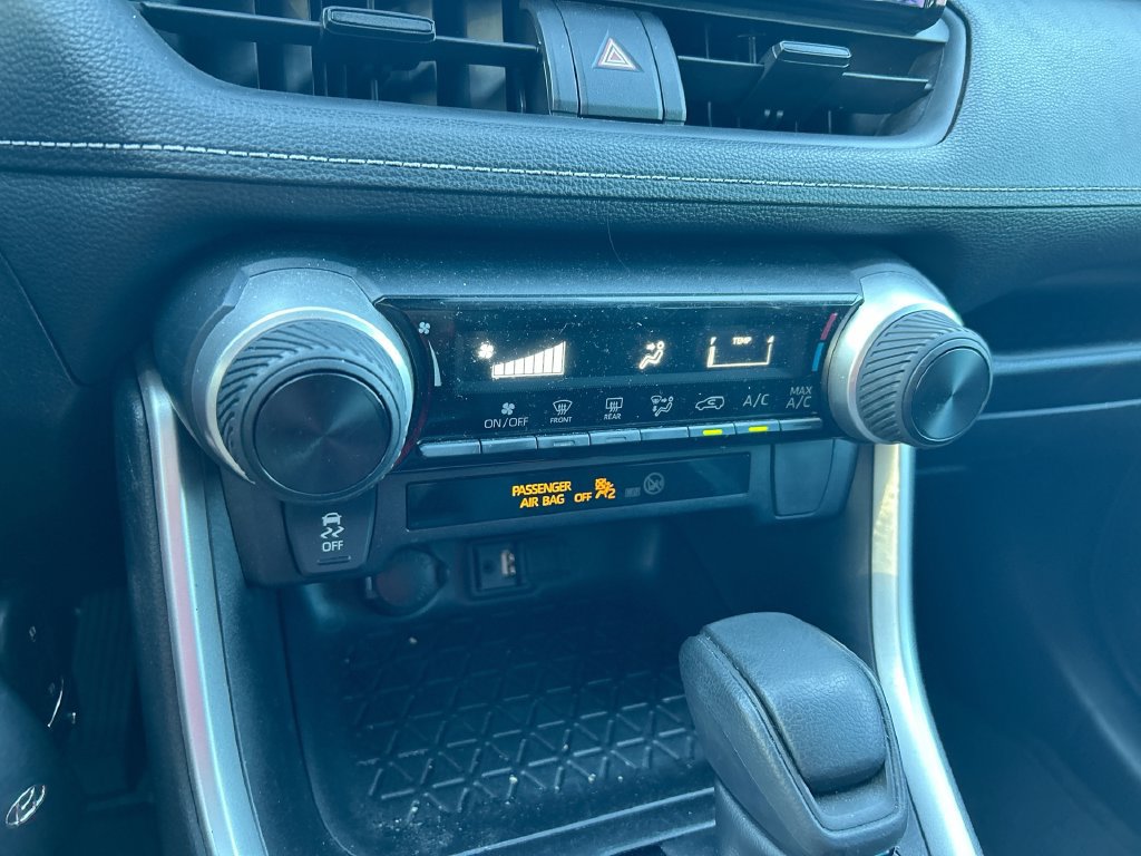 Used 2019 Toyota RAV4 LE FWD image 23