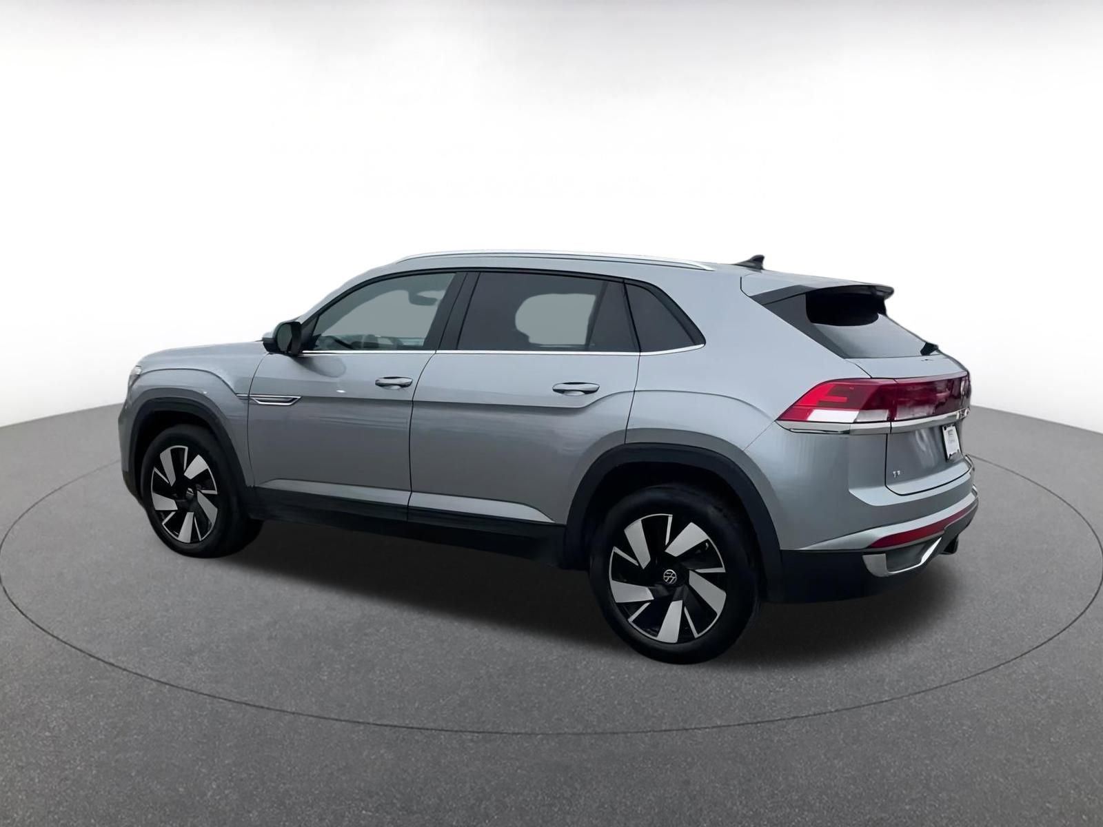 Used 2025 Volkswagen Atlas Cross Sport SE image 10