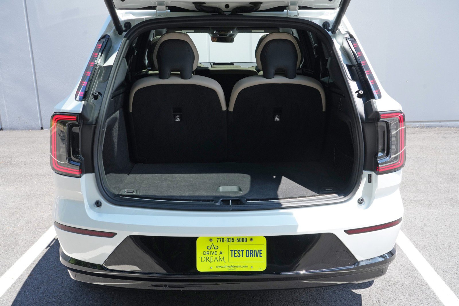 Used 2025 Volvo EX90 Ultra AWD/4WD image 9