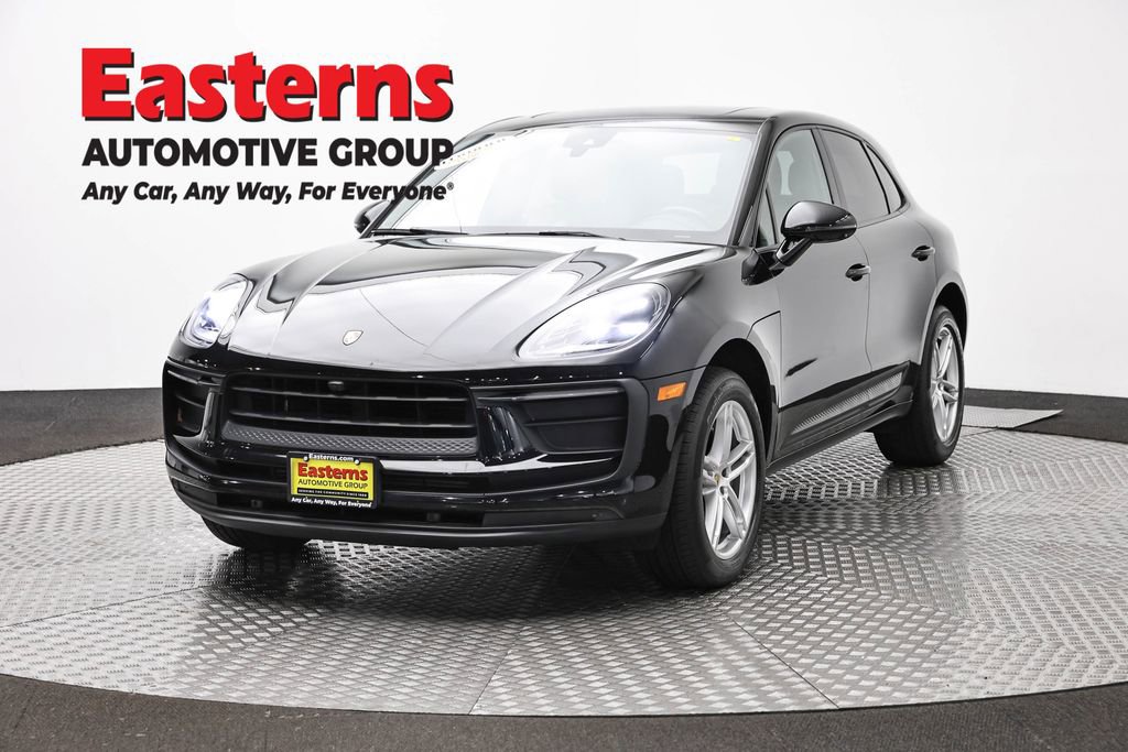 Used 2022 Porsche Macan AWD/4WD image 1
