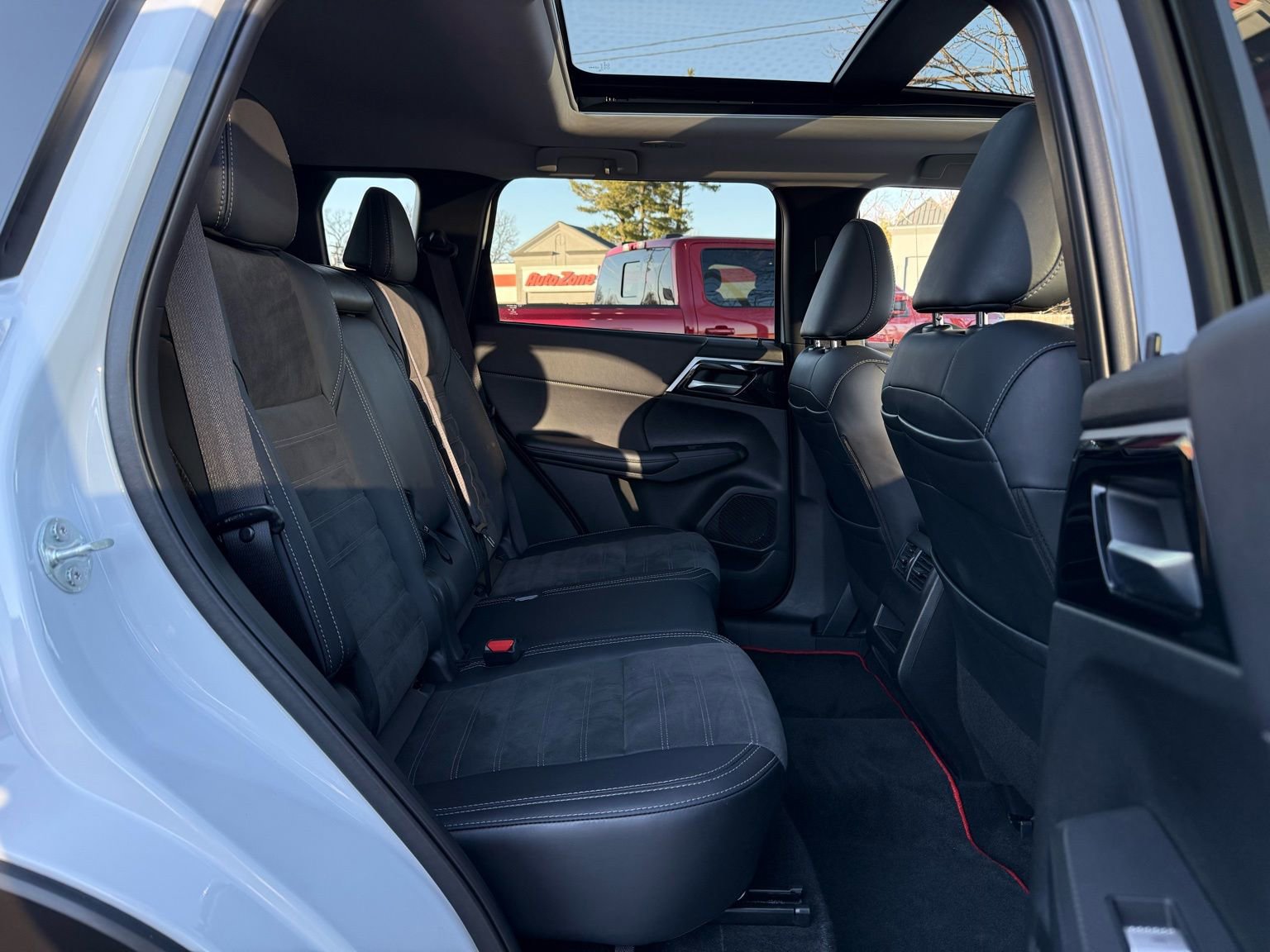 Used 2024 Mitsubishi Outlander SEL image 28