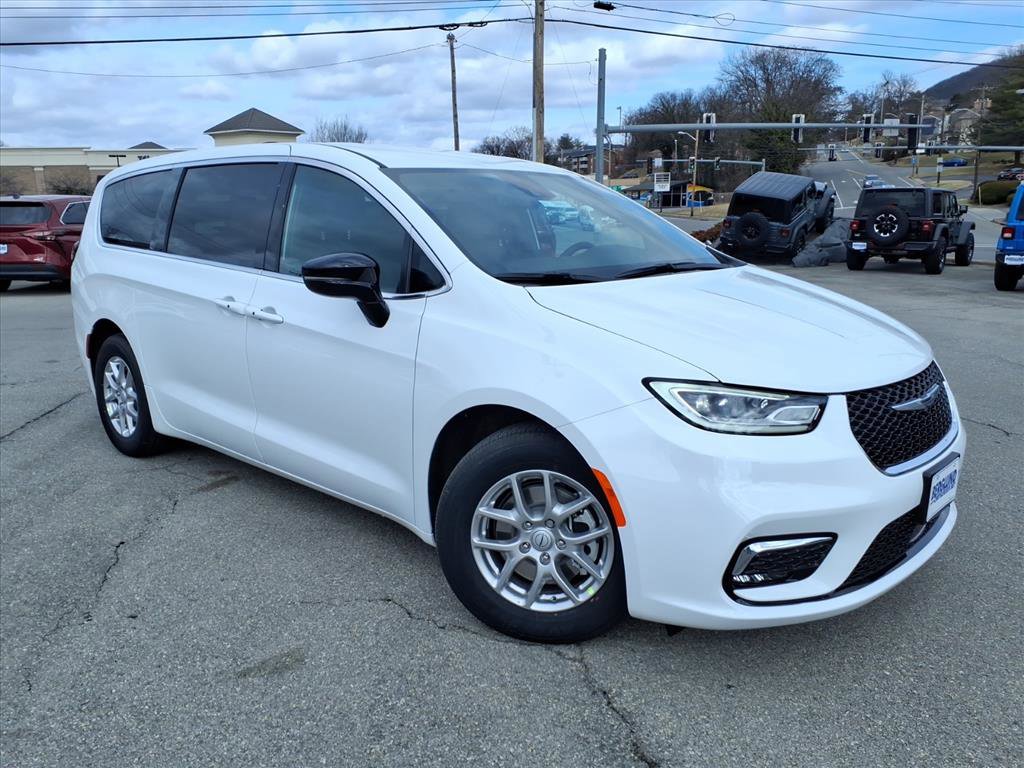 New 2026 Chrysler Pacifica Select image 2