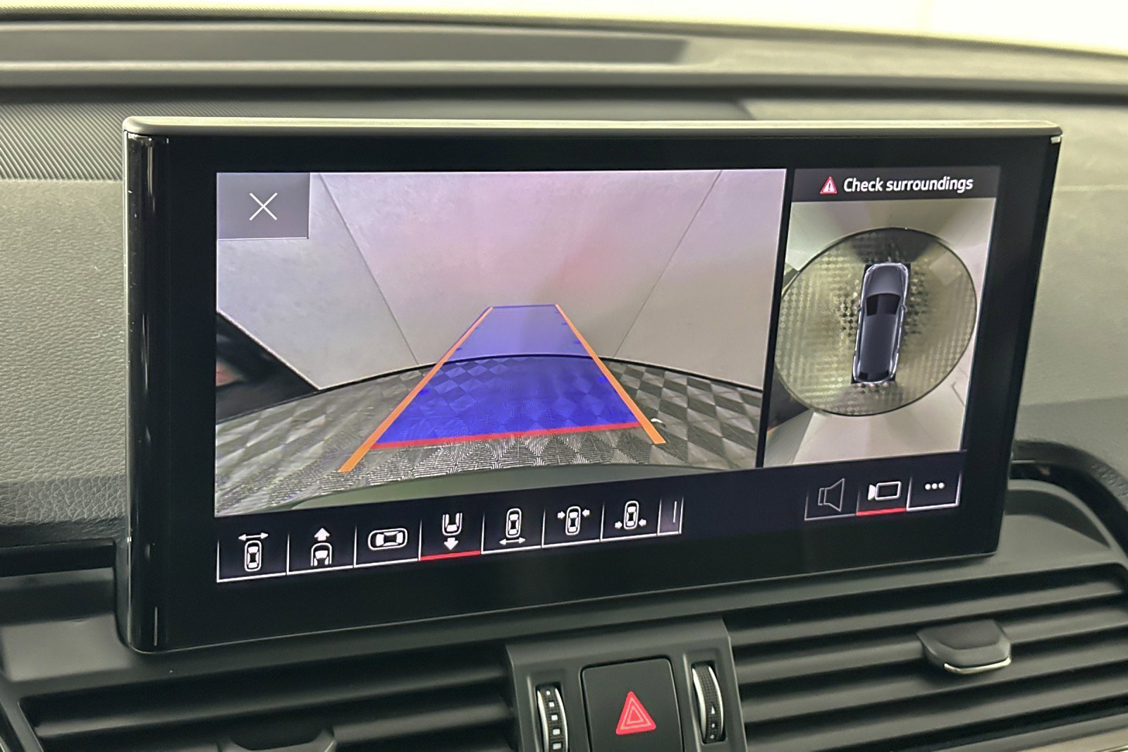 Used 2023 Audi Q5 e Premium Plus w/ Premium Plus Package image 18