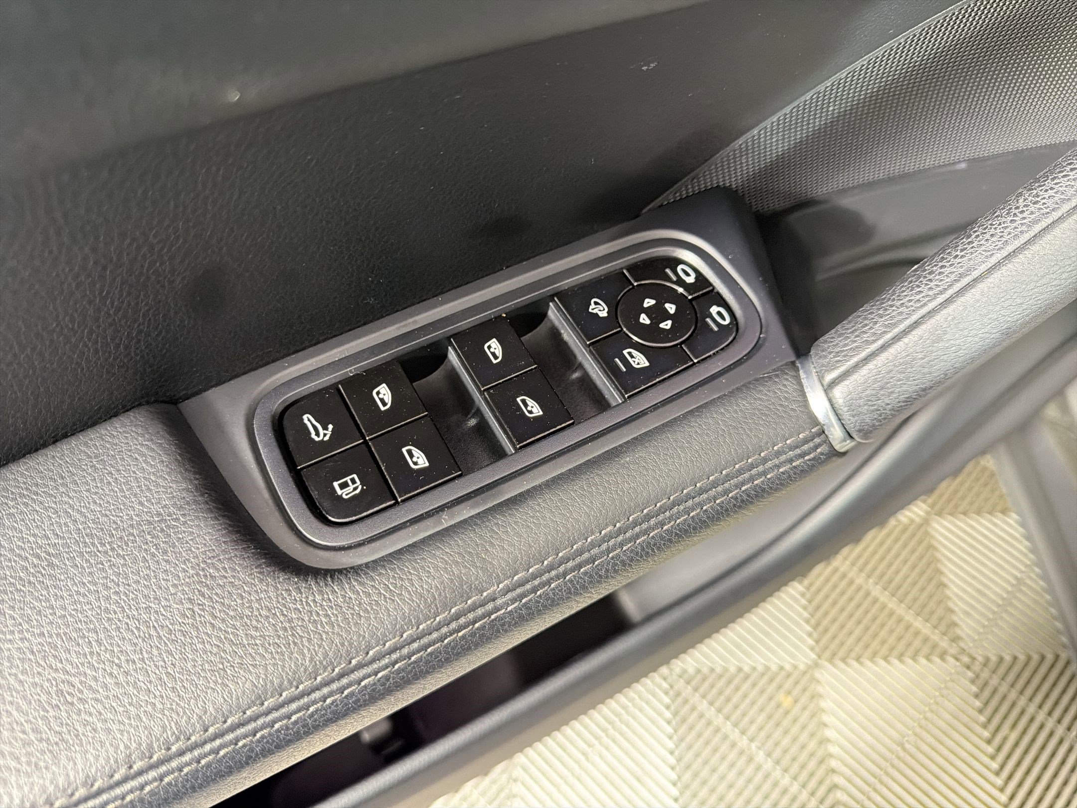 Used 2019 Porsche Cayenne E-Hybrid image 21