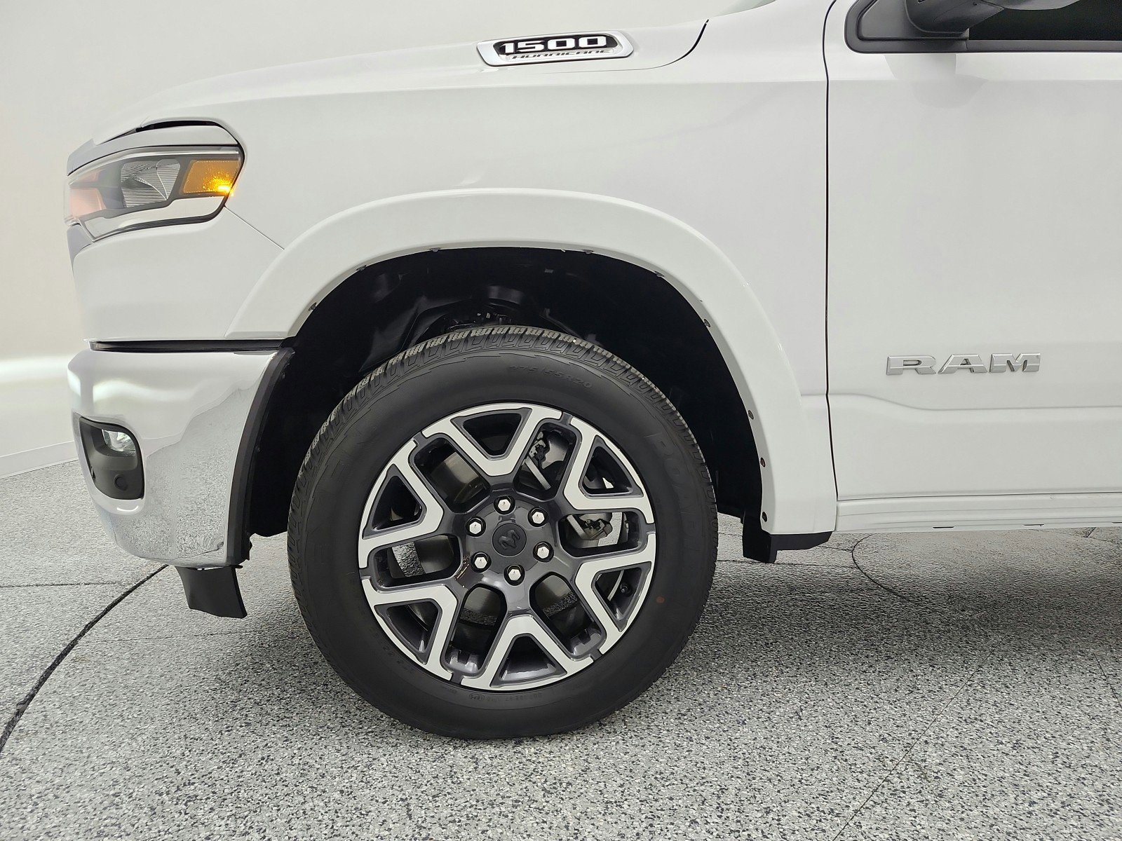 Used 2026 RAM 1500 Laramie AWD/4WD image 17