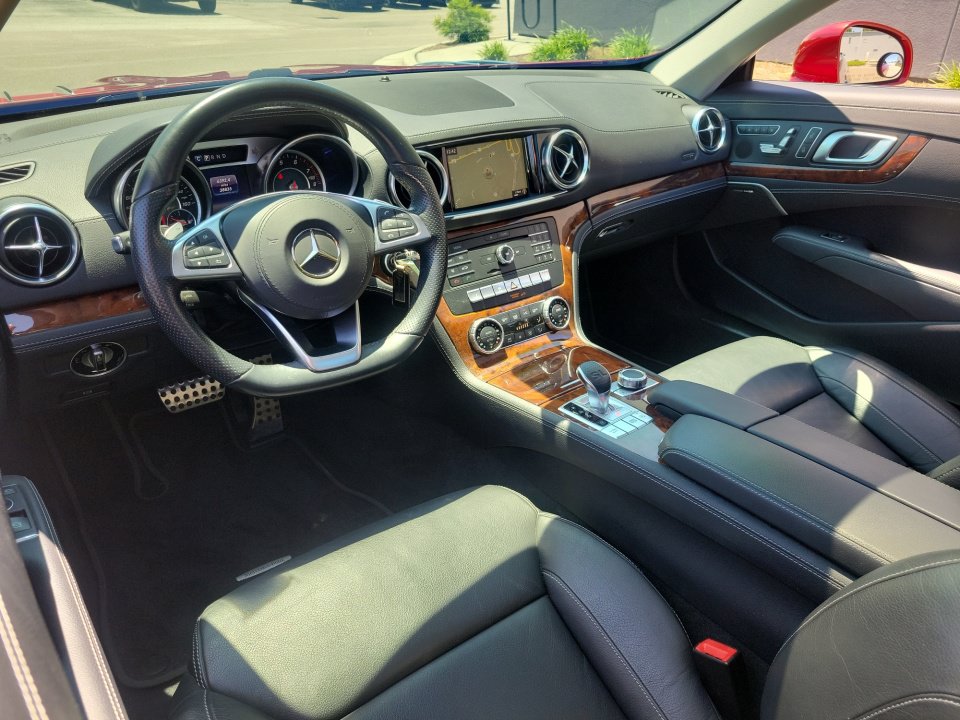 Used 2017 Mercedes-Benz SL 550 image 30