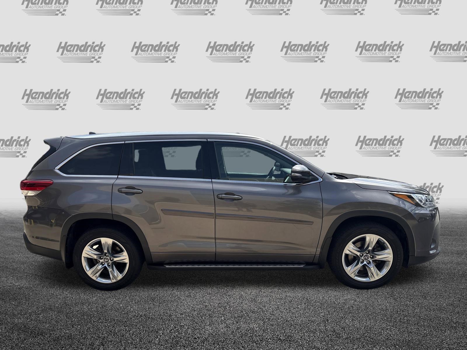 Used 2017 Toyota Highlander Limited AWD/4WD image 11