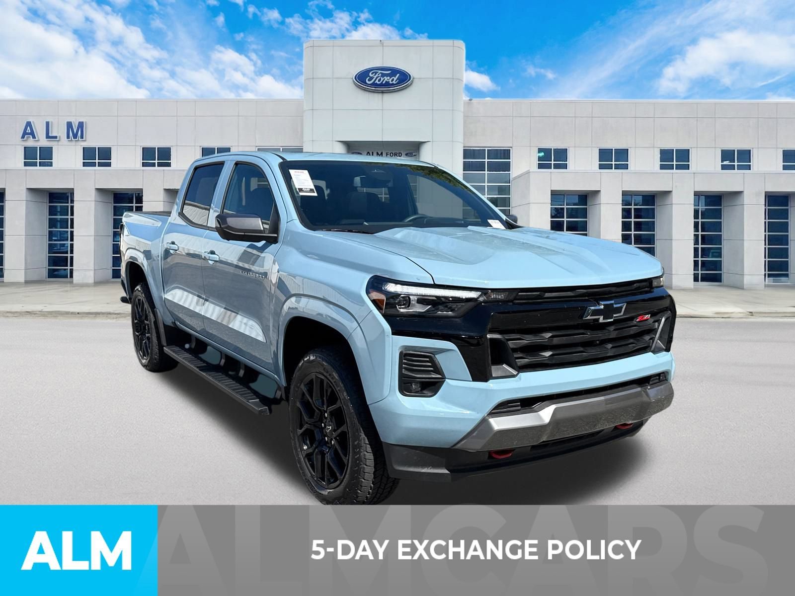Used 2025 Chevrolet Colorado Z71 w/ Technology Package image 4