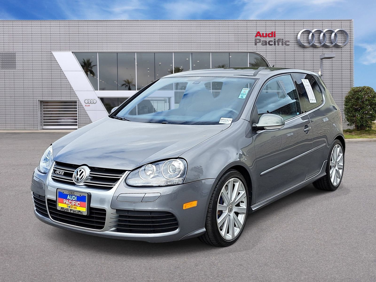 Used 2008 Volkswagen R32 AWD/4WD image 1