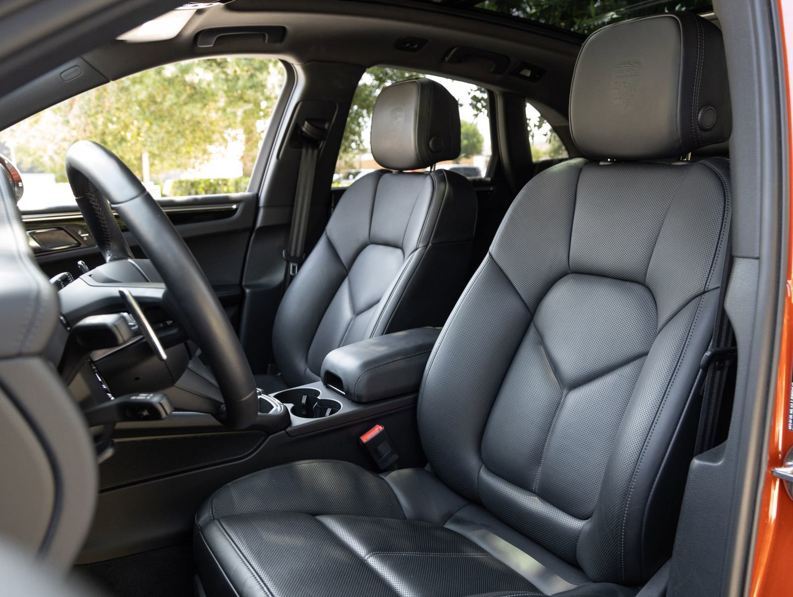 Certified 2024 Porsche Macan Turbo AWD/4WD image 5