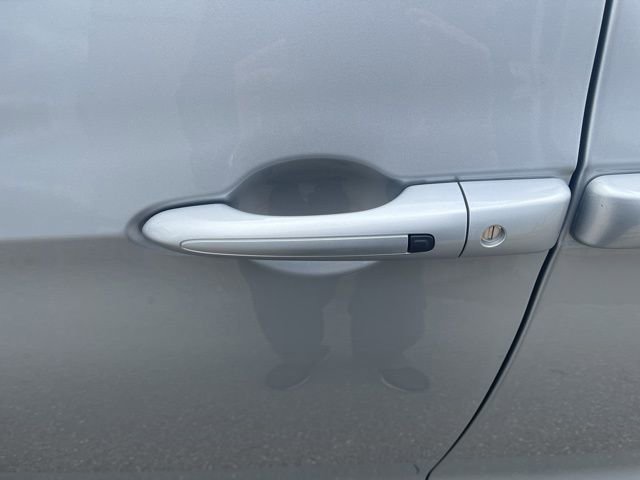 Used 2024 Chrysler Pacifica Touring-L image 16