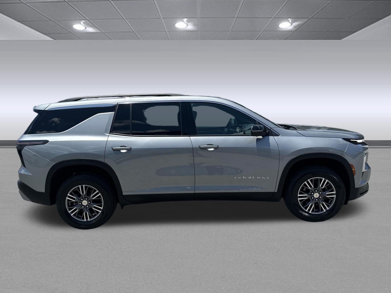 Used 2024 Chevrolet Traverse LT FWD image 2
