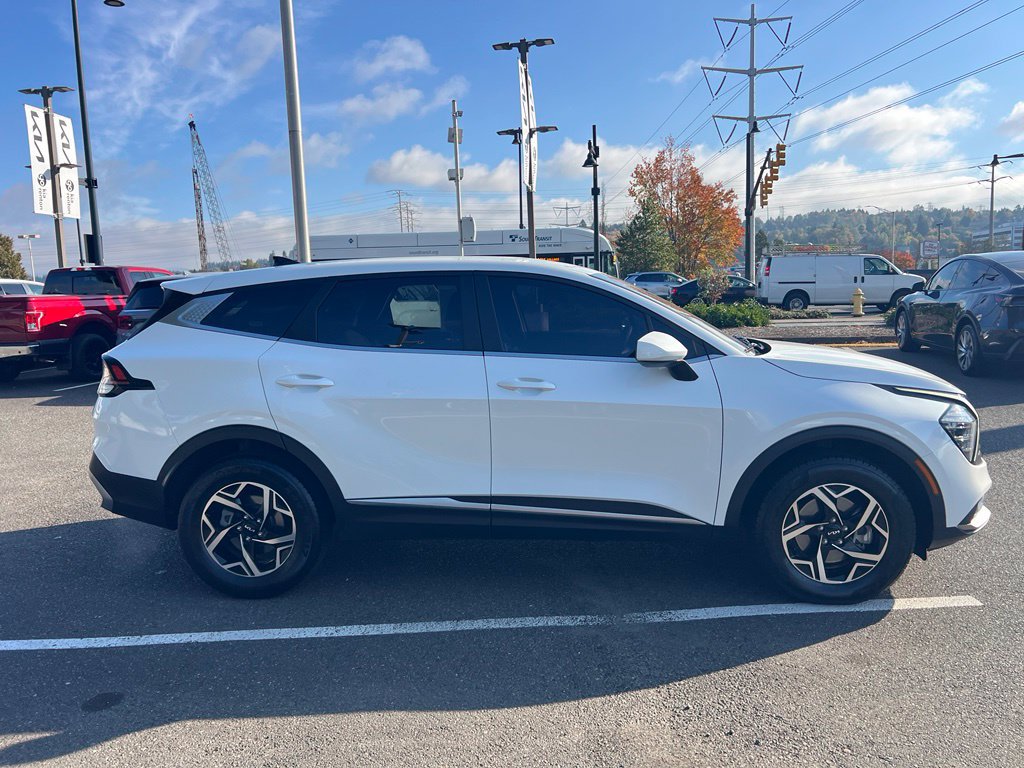Used 2024 Kia Sportage LX AWD/4WD image 4