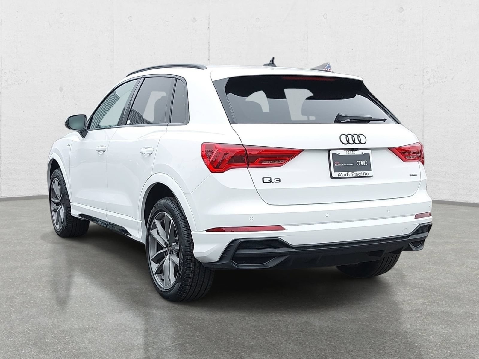 Certified 2025 Audi Q3 2.0T Premium w/ Convenience Package AWD/4WD image 7