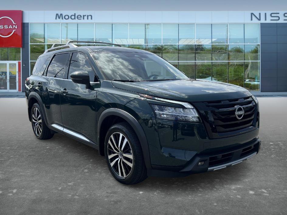 Certified 2024 Nissan Pathfinder Platinum w/ Lighting Package (N92) image 3