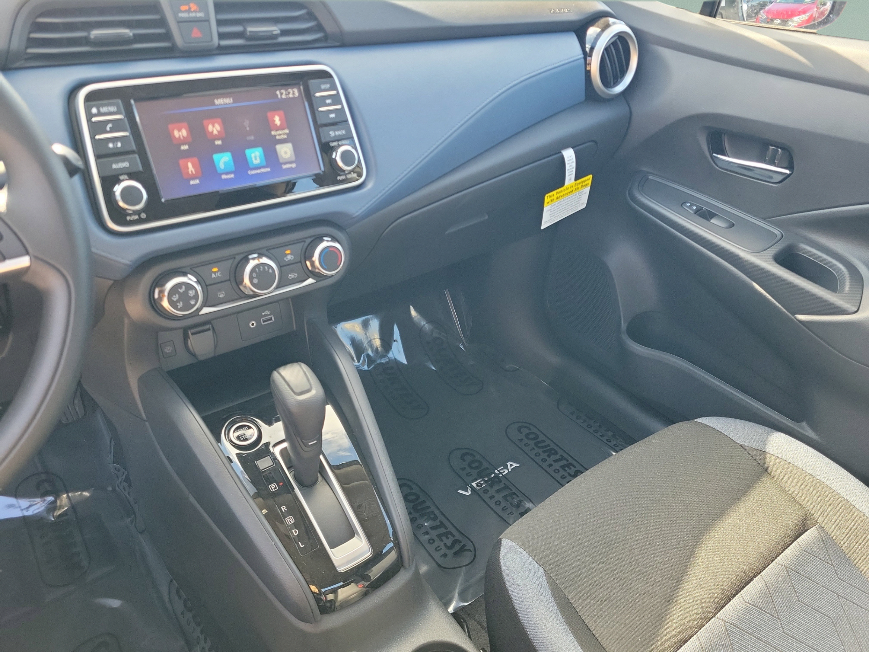 New 2025 Nissan Versa SV w/ Trunk Package FWD image 29