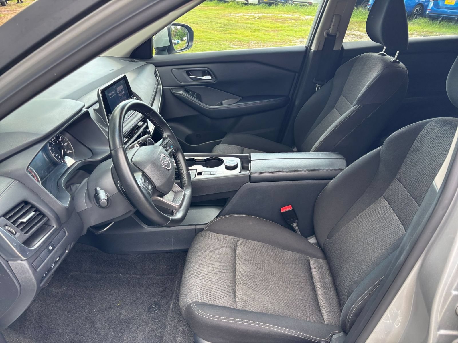 Used 2025 Nissan Rogue SV AWD/4WD image 27