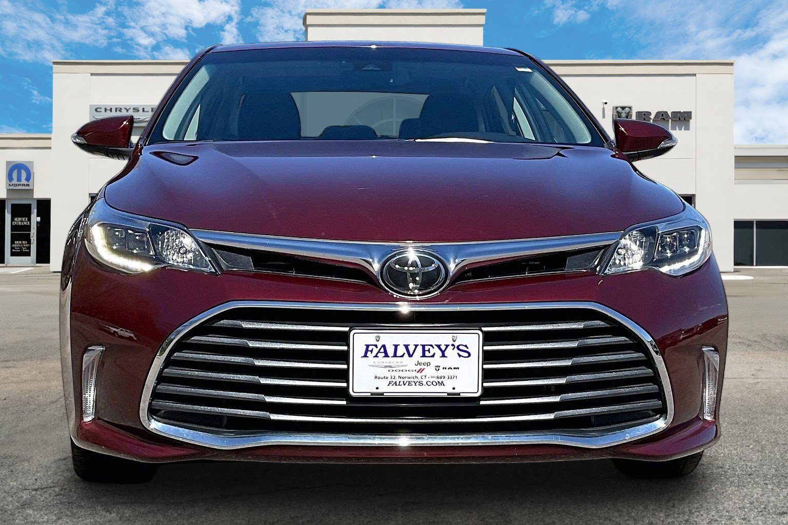 Used 2018 Toyota Avalon Limited w/ All Weather Liner Package FWD image 3