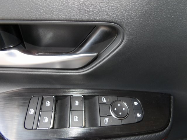 Used 2025 Nissan Kicks SR image 18