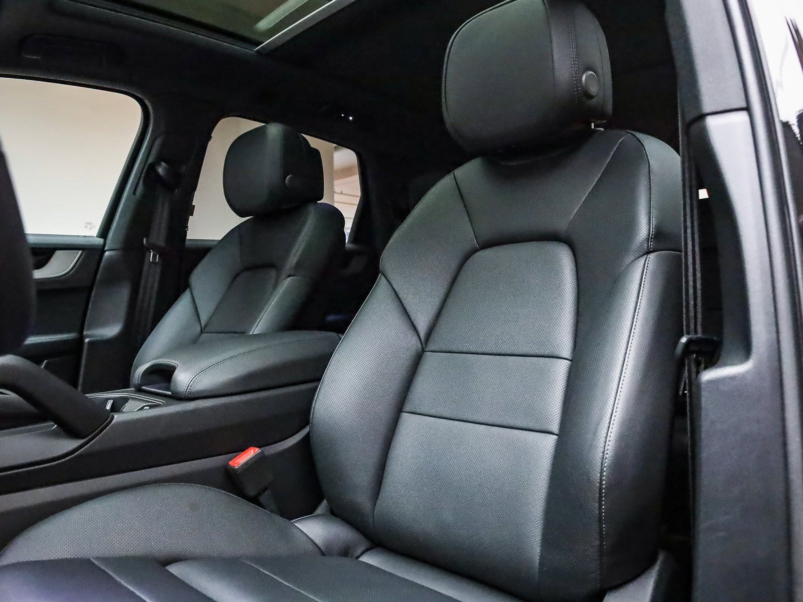 Used 2025 Porsche Cayenne image 5