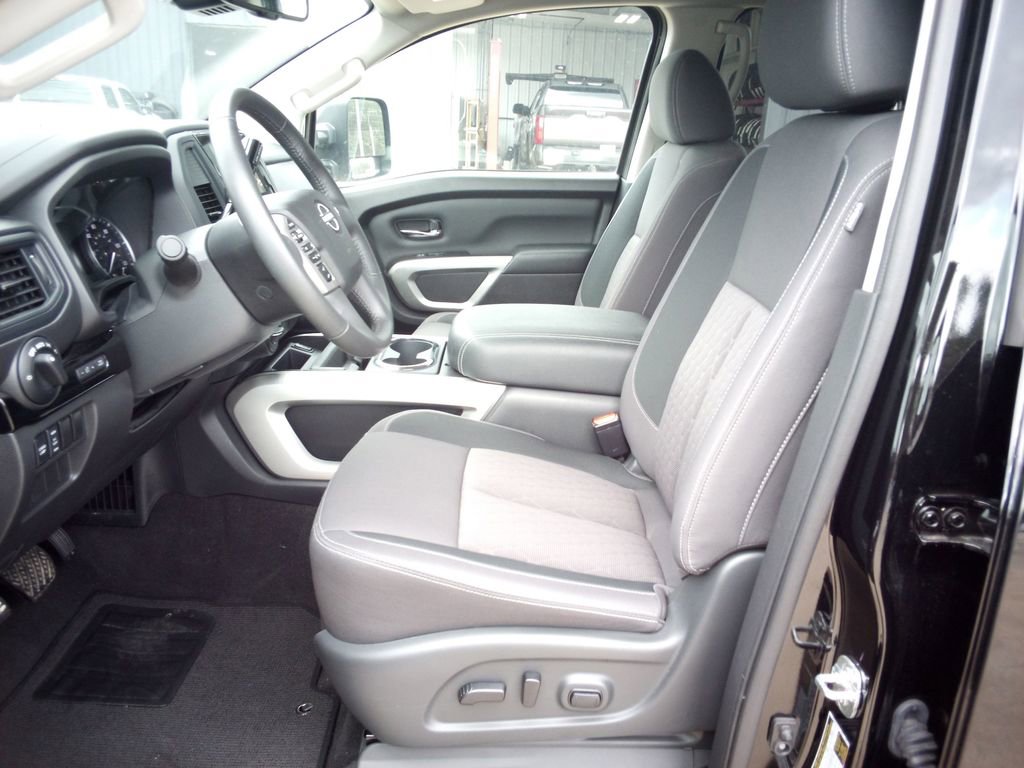 Certified 2024 Nissan Titan SV w/ SV Convenience Package image 12