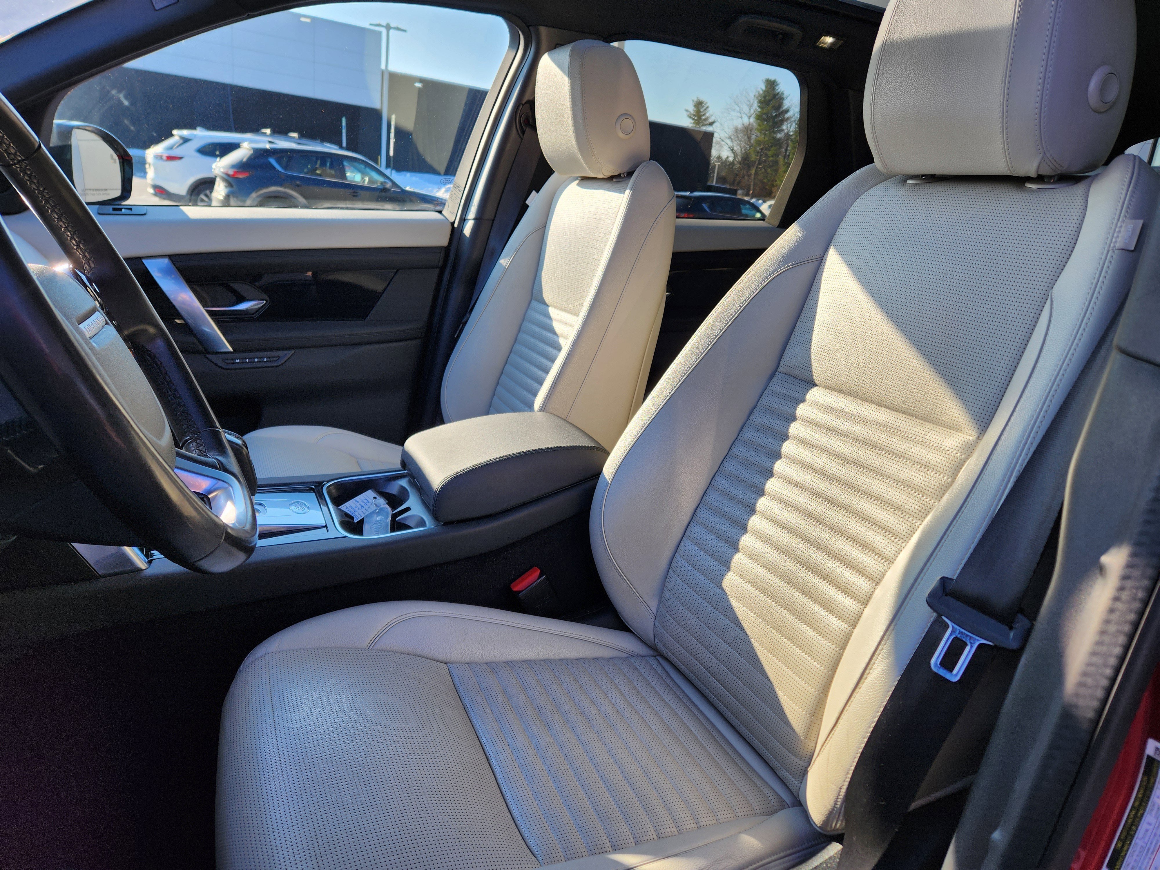 Used 2020 Land Rover Discovery Sport SE image 10