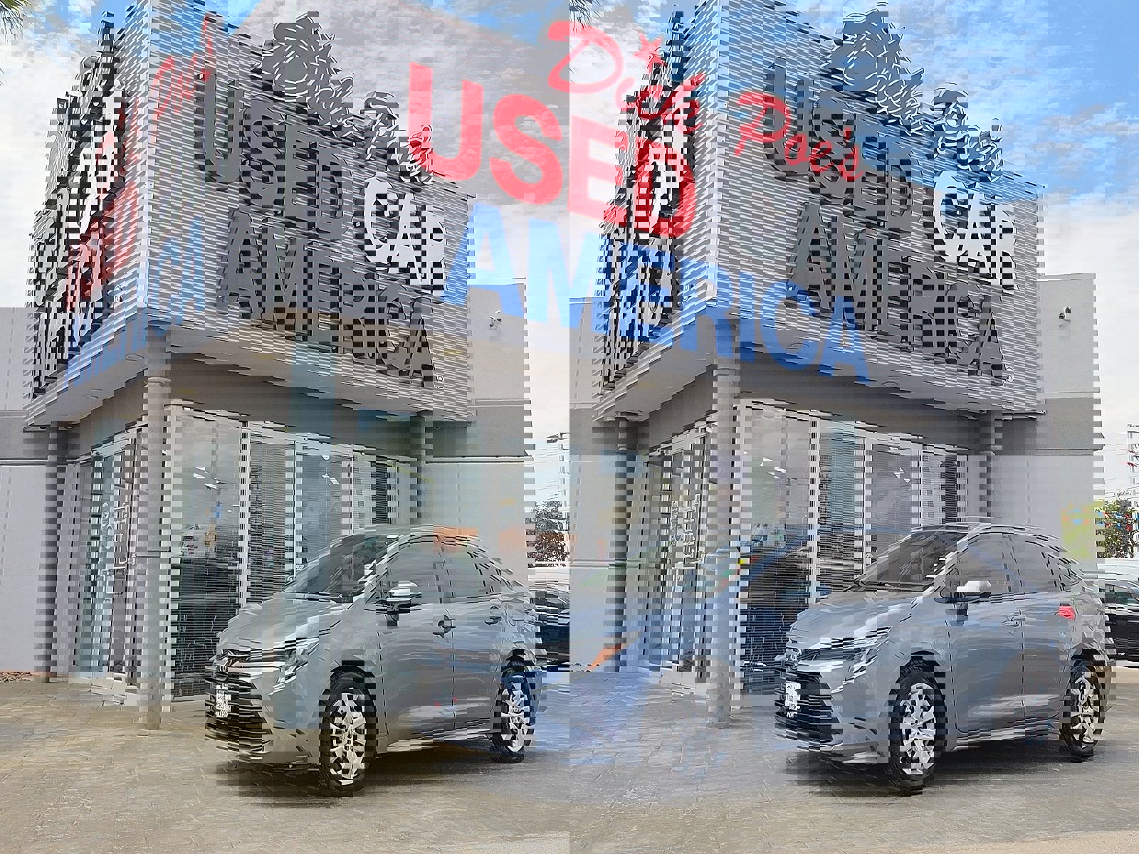 Used 2023 Toyota Corolla LE image 1