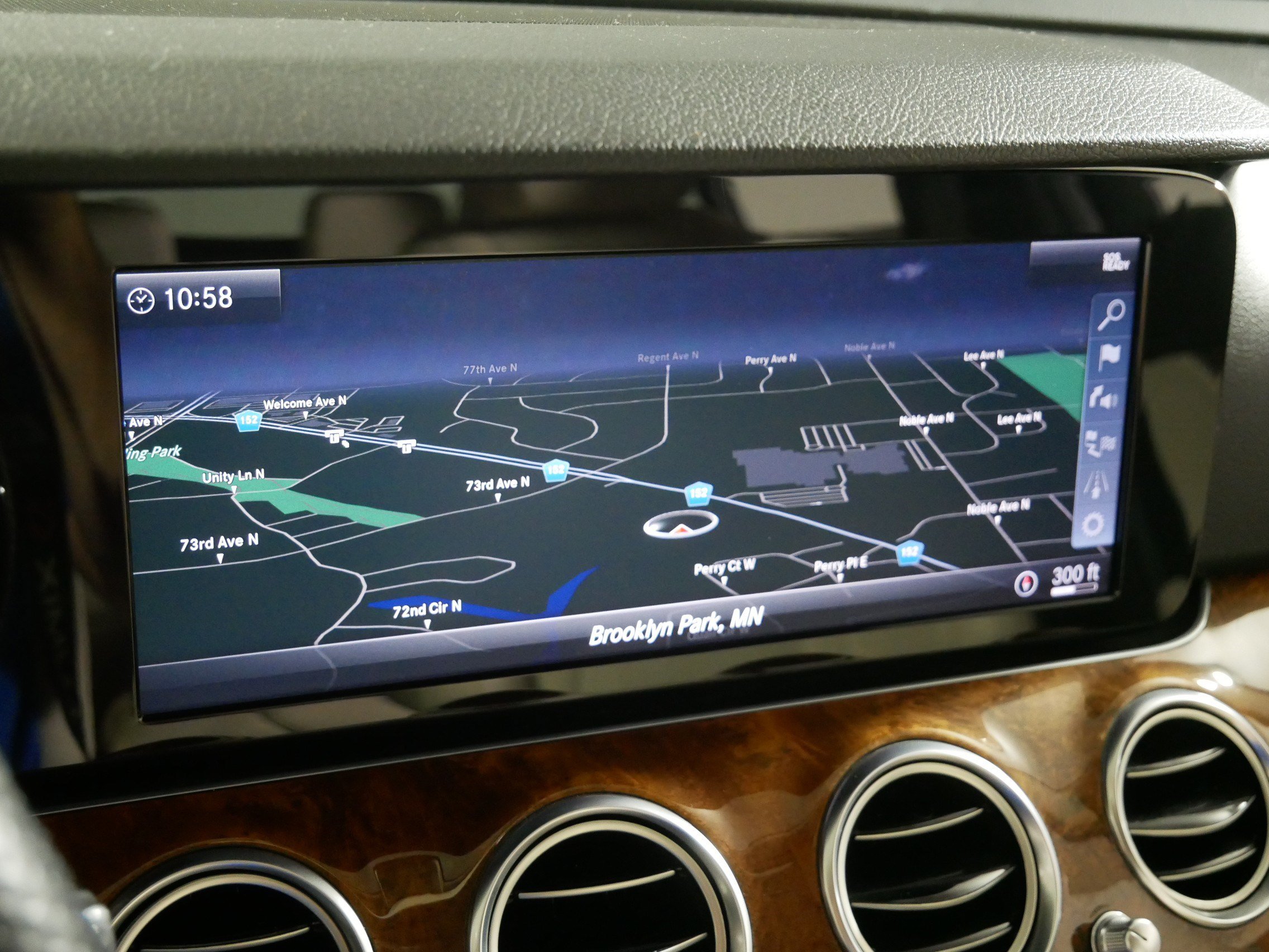 Used 2017 Mercedes-Benz E 300 4MATIC image 29
