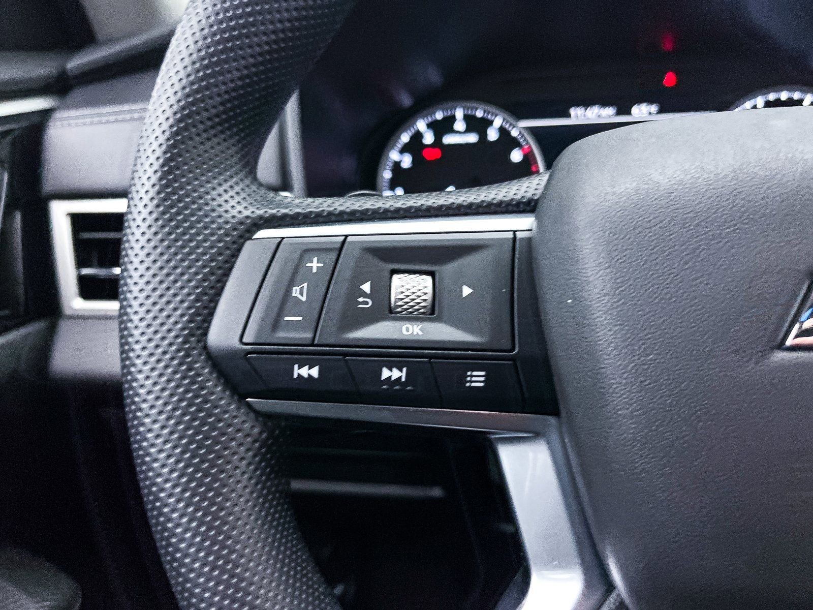 New 2025 Mitsubishi Outlander ES image 22