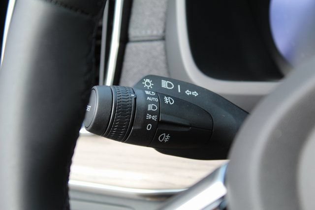 New 2026 Volvo XC90 B6 Plus w/ Protection Package Premier AWD/4WD image 18